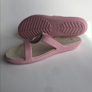 Crocs Sanrah metal ring slide sandal size 9